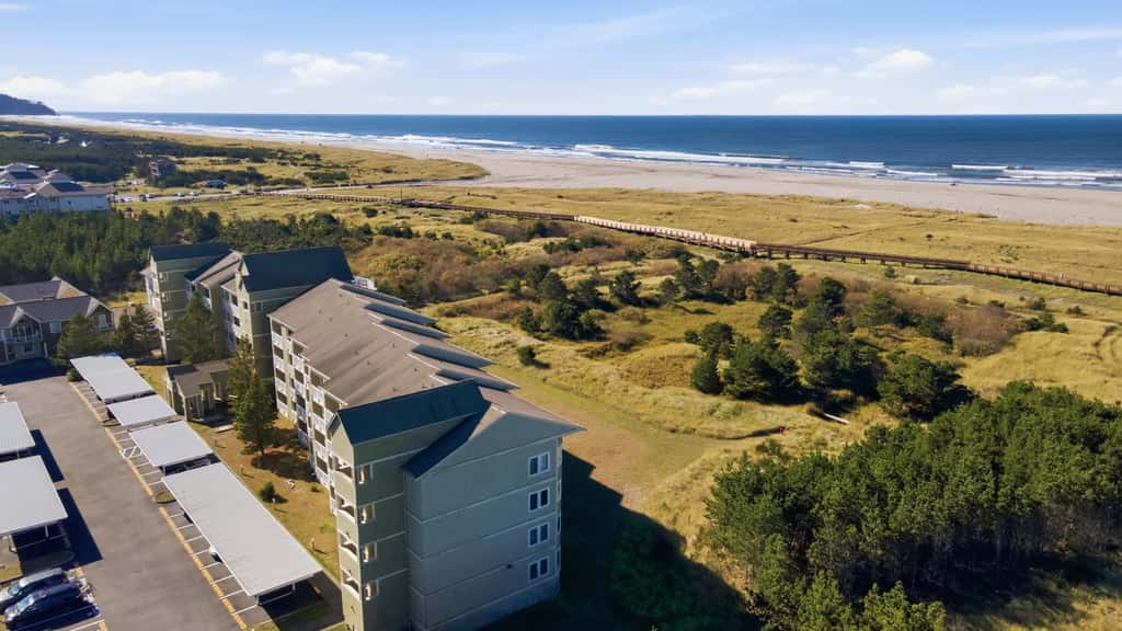 Beachfront Escape - Balcony Views, Fireplace, Pets OK