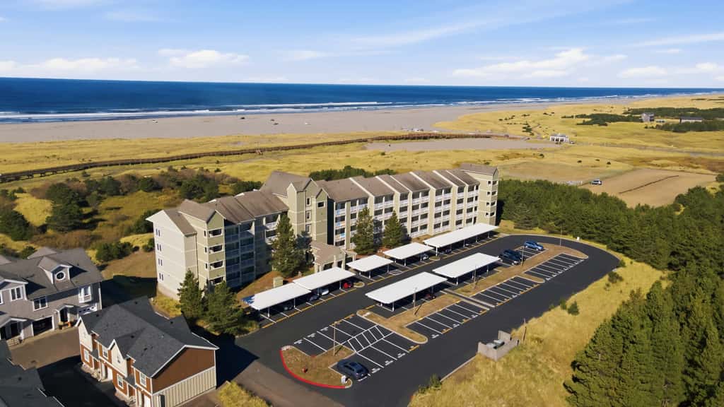 Beachfront Escape - Balcony Views, Fireplace, Pets OK