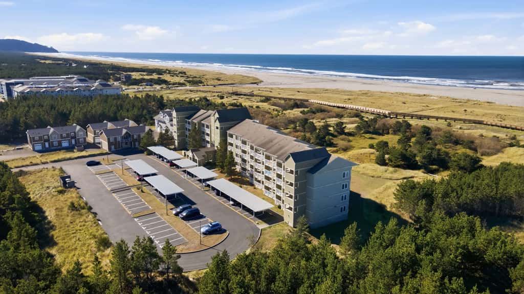 Beachfront Escape - Balcony Views, Fireplace, Pets OK