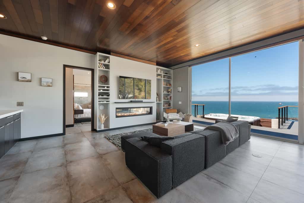 Anchor Cove - Oceanfront glass house on 5 acres, 6 person hot tub, gym