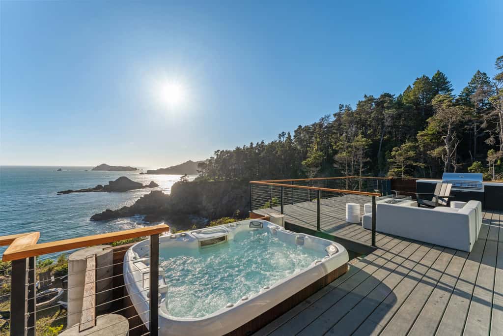 Anchor Cove - Oceanfront glass house on 5 acres, 6 person hot tub, gym
