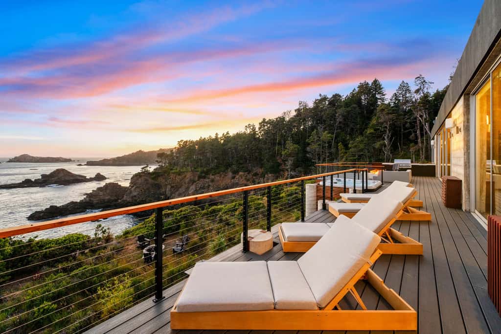 Anchor Cove - Oceanfront glass house on 5 acres, 6 person hot tub, gym