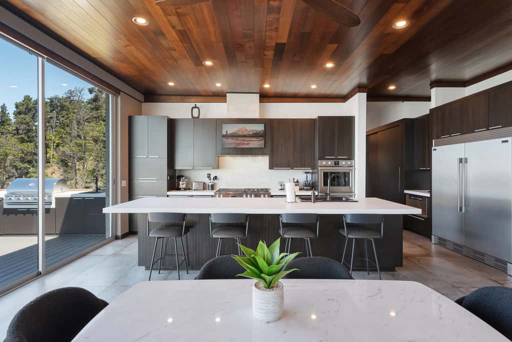 Anchor Cove - Oceanfront glass house on 5 acres, 6 person hot tub, gym