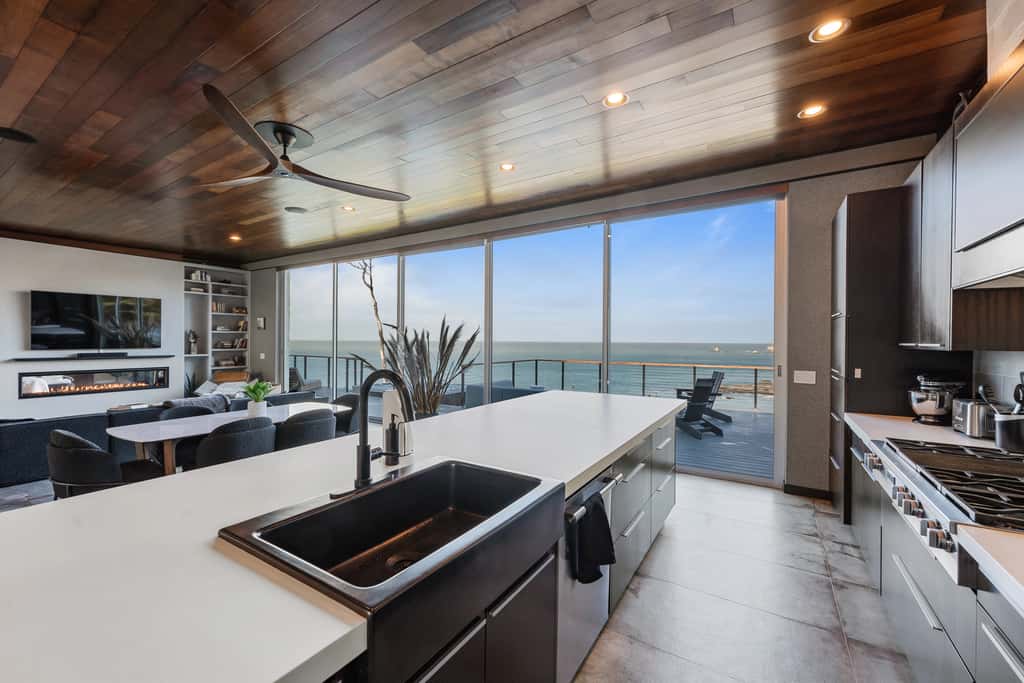 Anchor Cove - Oceanfront glass house on 5 acres, 6 person hot tub, gym