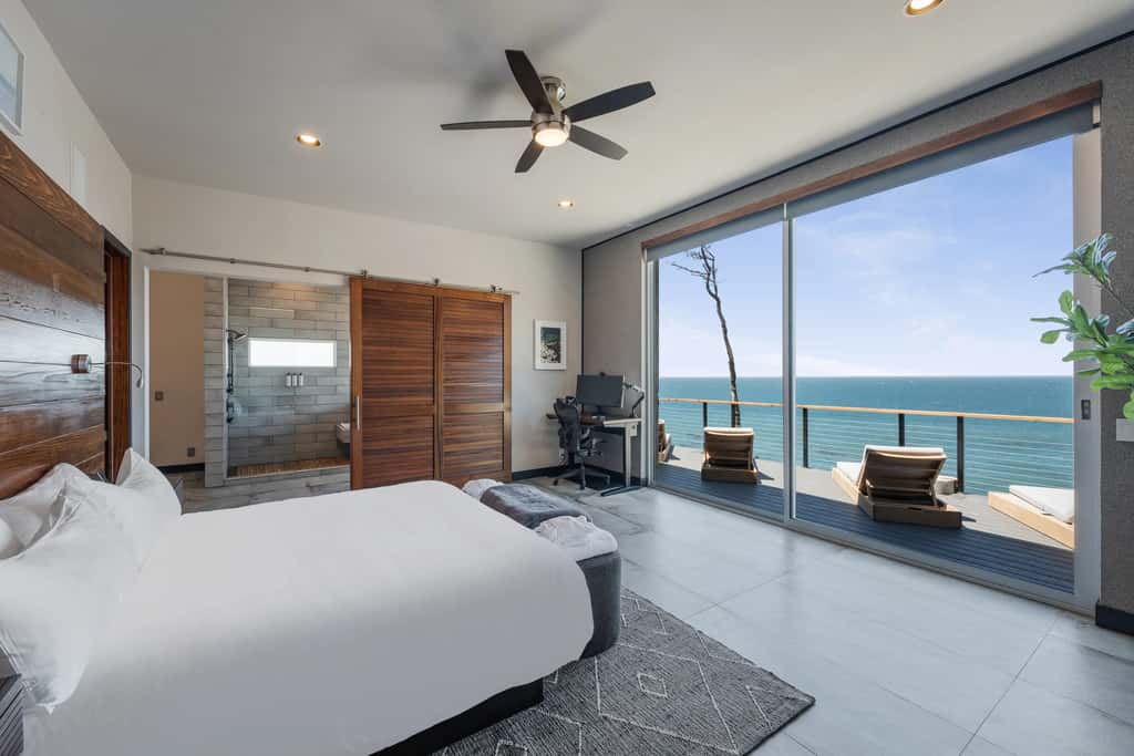 Anchor Cove - Oceanfront glass house on 5 acres, 6 person hot tub, gym