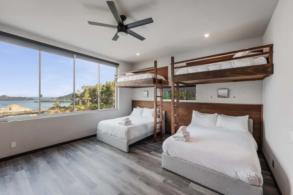 Anchor Cove - Oceanfront glass house on 5 acres, 6 person hot tub, gym