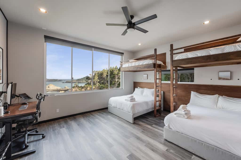 Anchor Cove - Oceanfront glass house on 5 acres, 6 person hot tub, gym