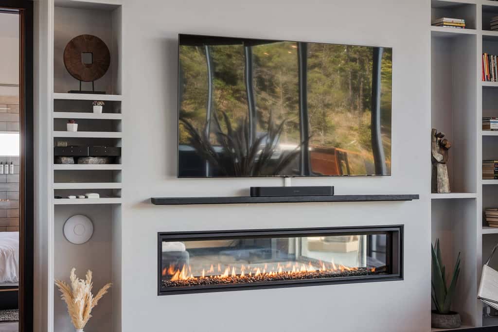 Anchor Cove - Oceanfront glass house on 5 acres, 6 person hot tub, gym