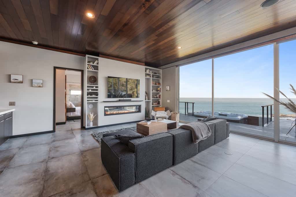 Anchor Cove - Oceanfront glass house on 5 acres, 6 person hot tub, gym