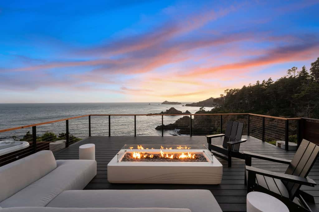 Anchor Cove - Oceanfront glass house on 5 acres, 6 person hot tub, gym