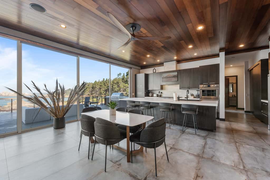 Anchor Cove - Oceanfront glass house on 5 acres, 6 person hot tub, gym