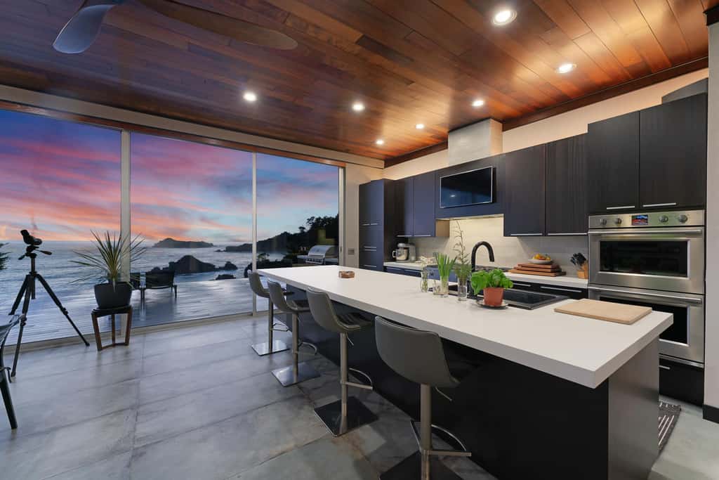 Anchor Cove - Oceanfront glass house on 5 acres, 6 person hot tub, gym