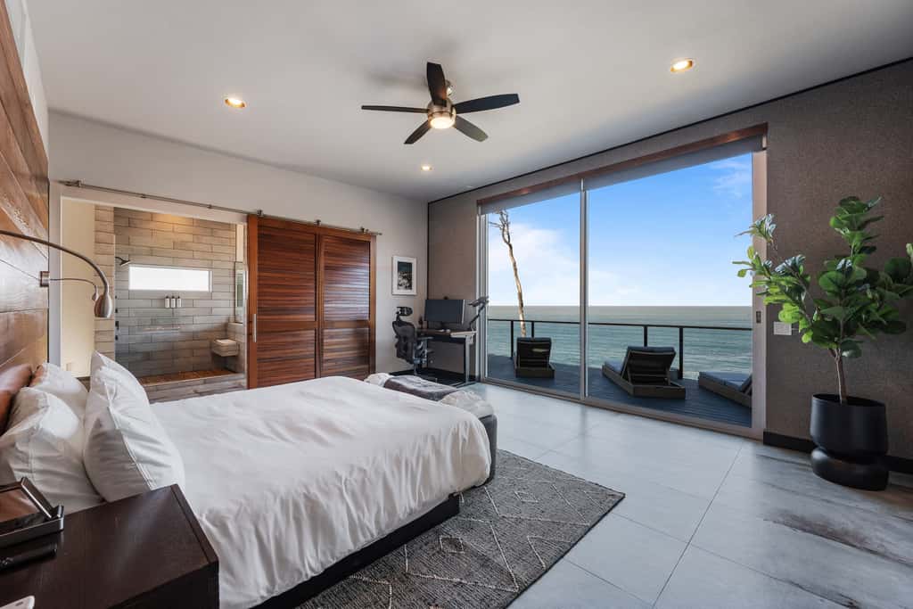 Anchor Cove - Oceanfront glass house on 5 acres, 6 person hot tub, gym