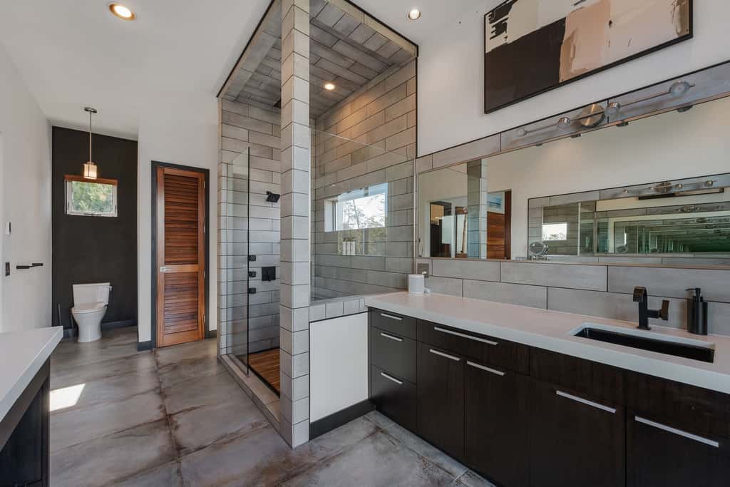 Anchor Cove - Oceanfront glass house on 5 acres, 6 person hot tub, gym