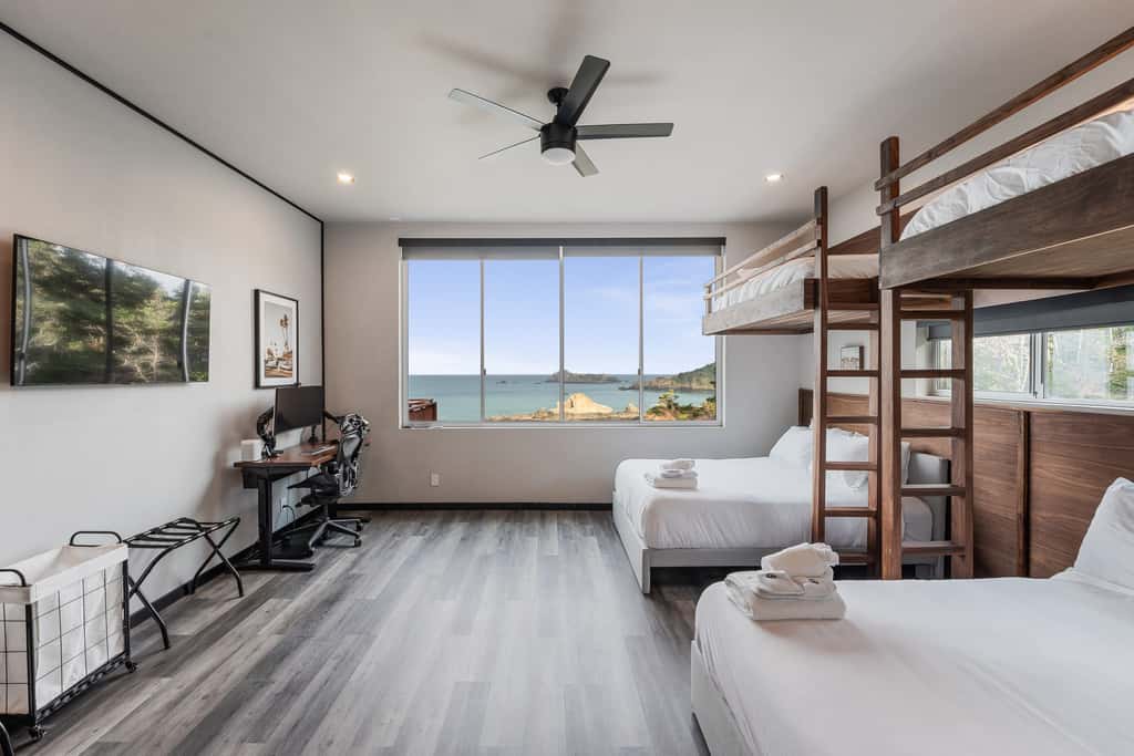 Anchor Cove - Oceanfront glass house on 5 acres, 6 person hot tub, gym