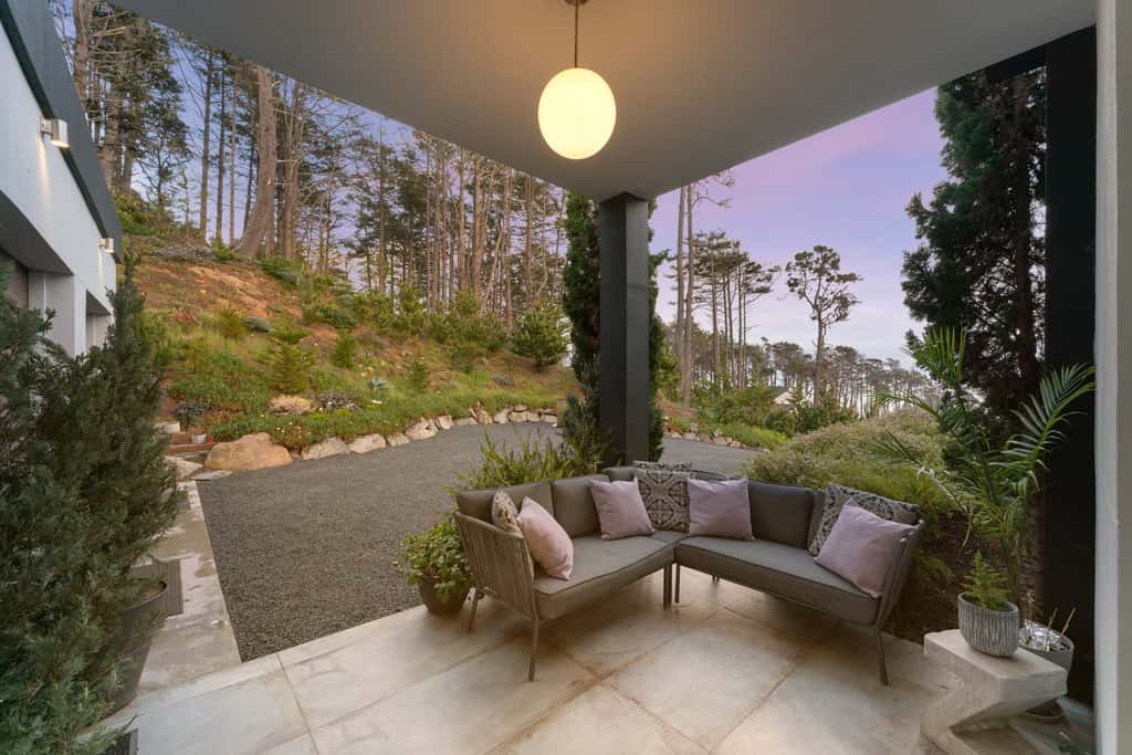 Anchor Cove - Oceanfront glass house on 5 acres, 6 person hot tub, gym