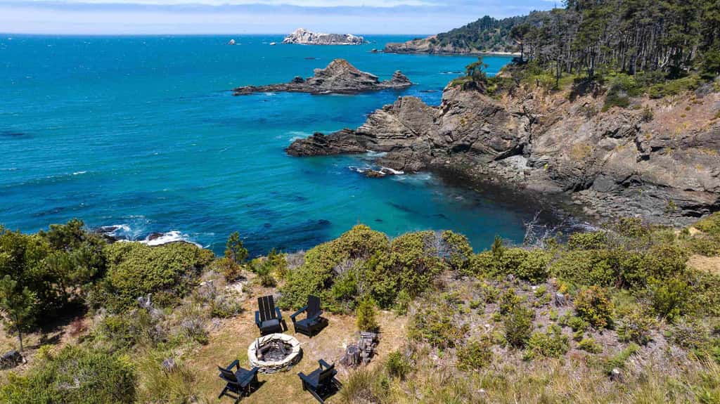 Anchor Cove - Oceanfront glass house on 5 acres, 6 person hot tub, gym