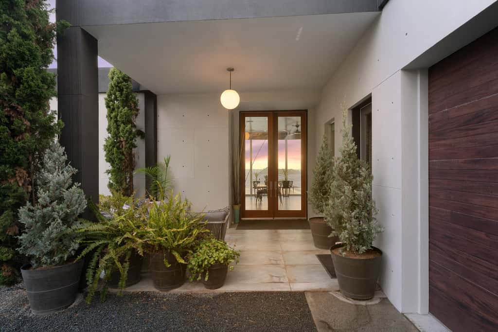 Anchor Cove - Oceanfront glass house on 5 acres, 6 person hot tub, gym