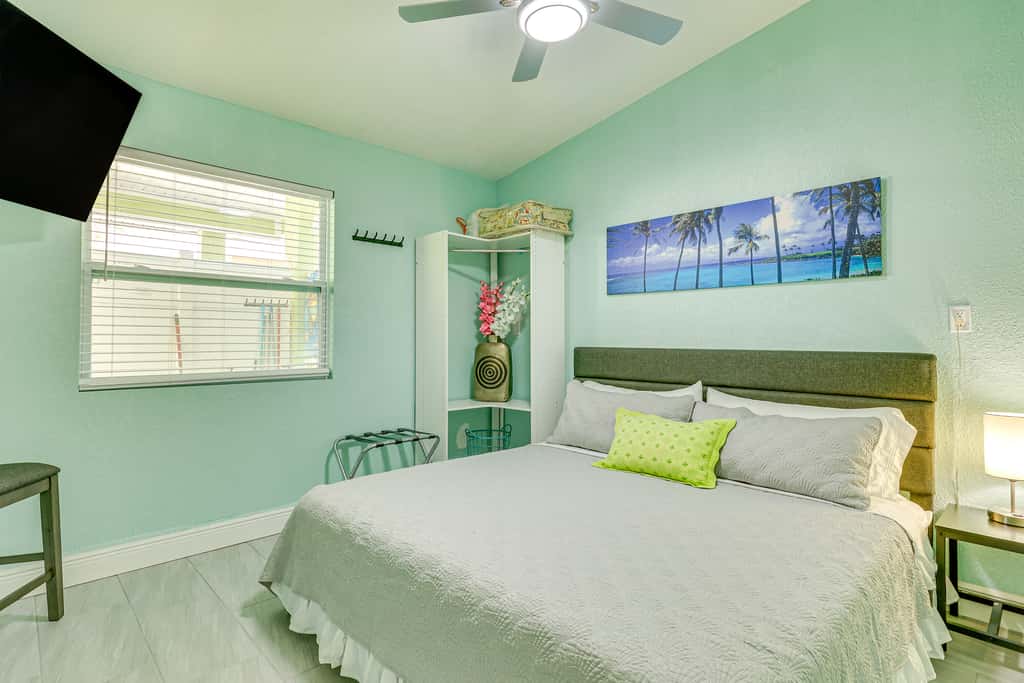 'Driftwood Beach Suite' - Walk to Clearwater Bch