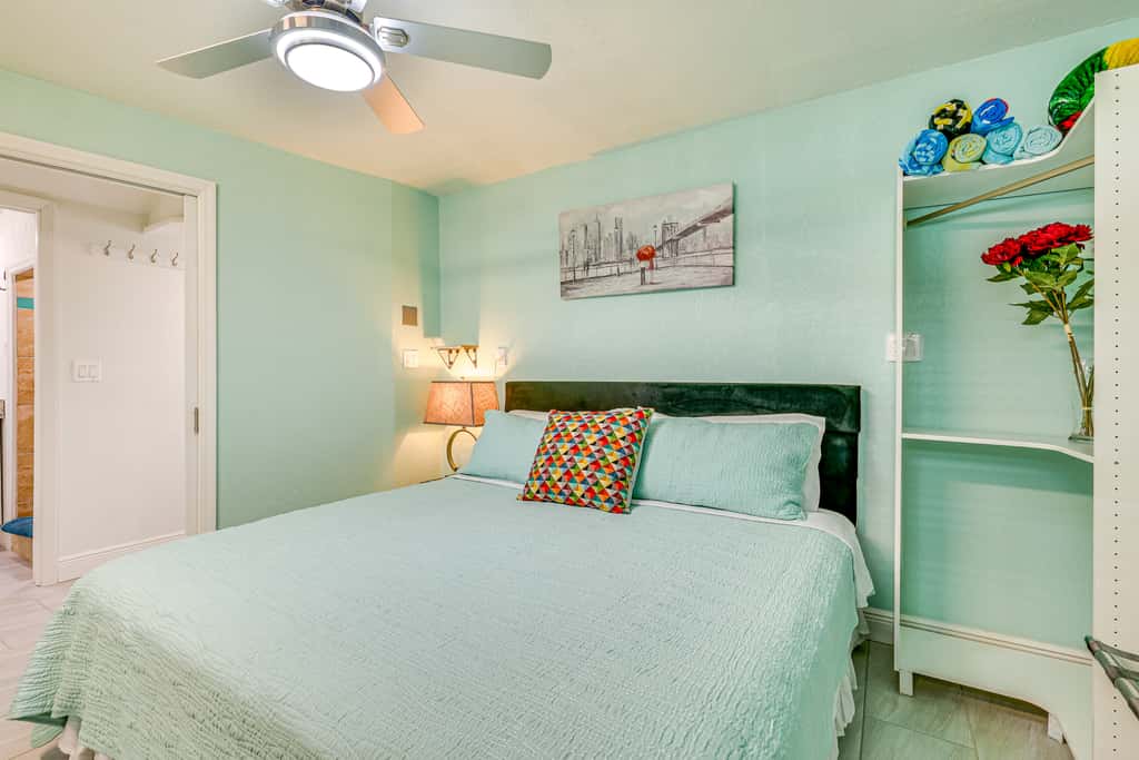 'Driftwood Beach Suite' - Walk to Clearwater Bch