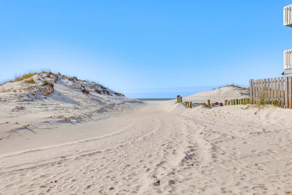 'Driftwood Beach Suite' - Walk to Clearwater Bch