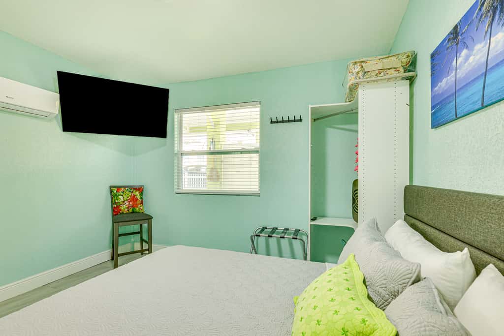 'Driftwood Beach Suite' - Walk to Clearwater Bch