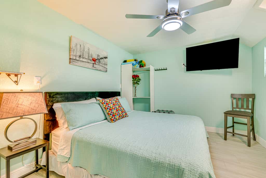 'Driftwood Beach Suite' - Walk to Clearwater Bch