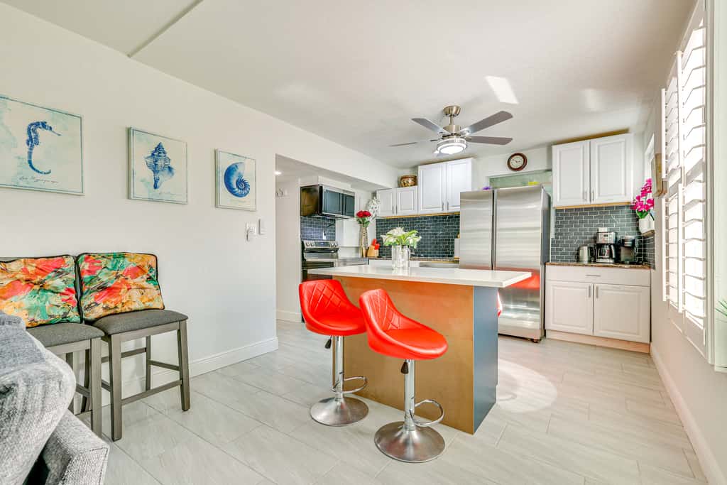 'Driftwood Beach Suite' - Walk to Clearwater Bch