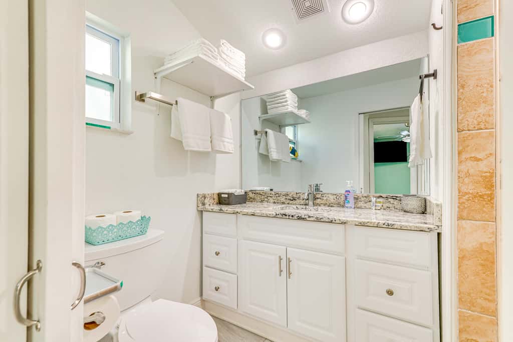 'Driftwood Beach Suite' - Walk to Clearwater Bch