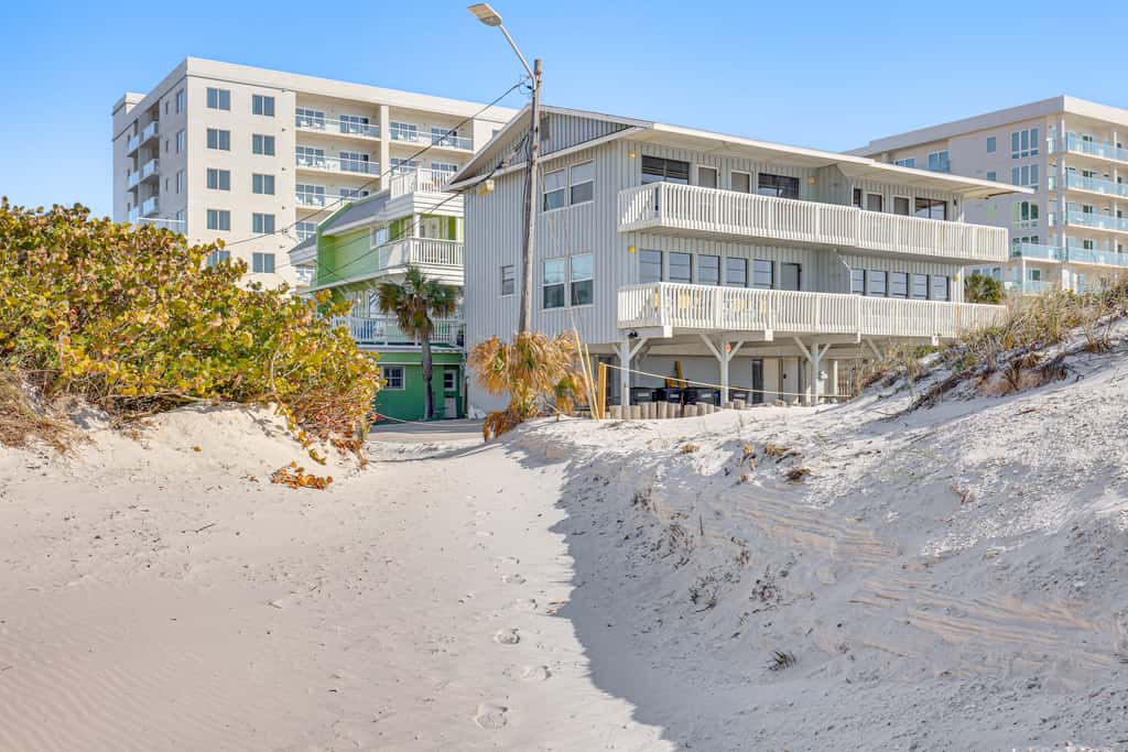 'Driftwood Beach Suite' - Walk to Clearwater Bch