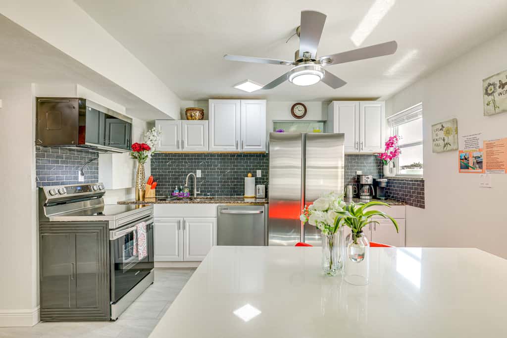 'Driftwood Beach Suite' - Walk to Clearwater Bch