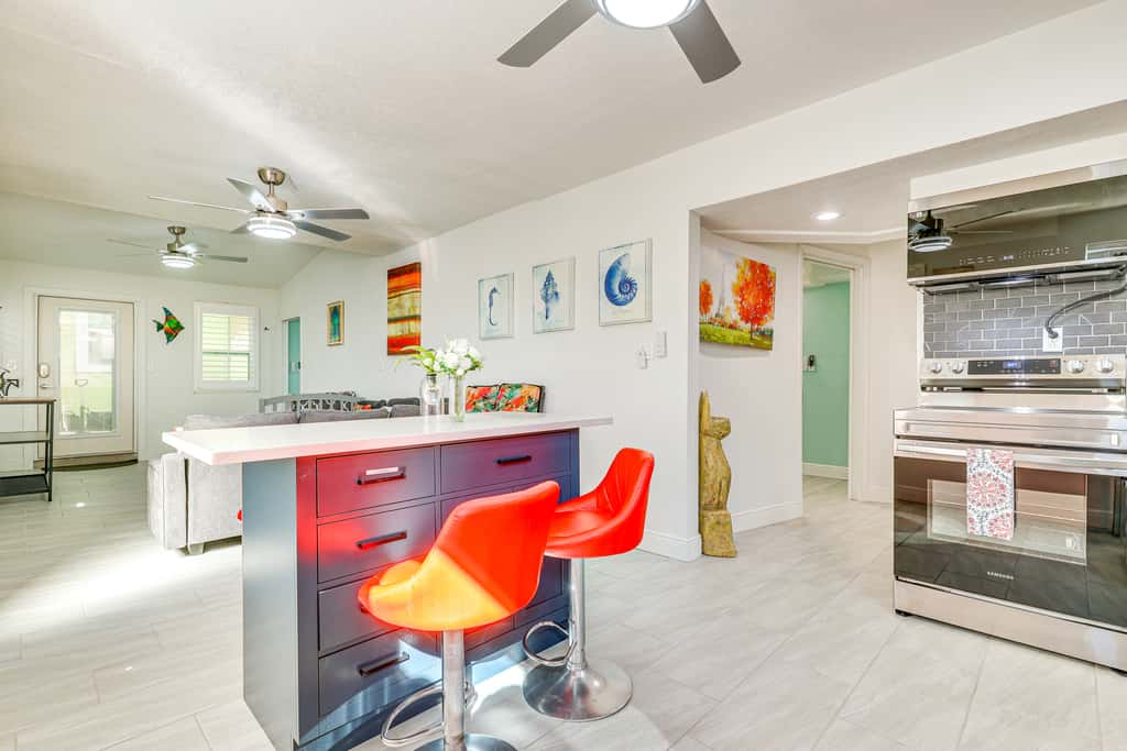 'Driftwood Beach Suite' - Walk to Clearwater Bch