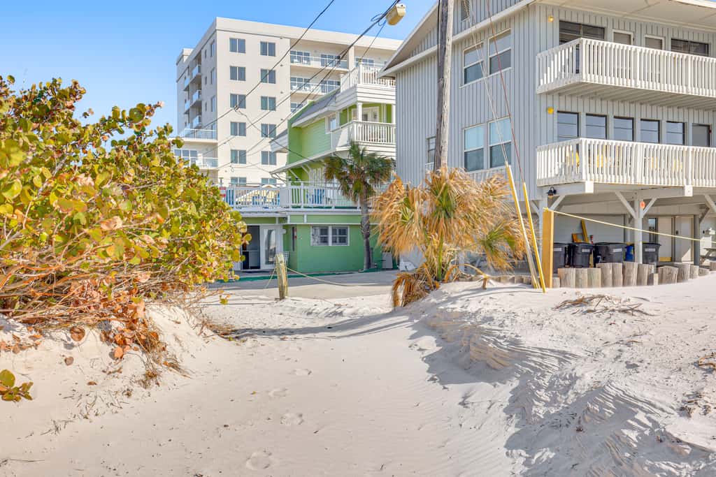 'Driftwood Beach Suite' - Walk to Clearwater Bch