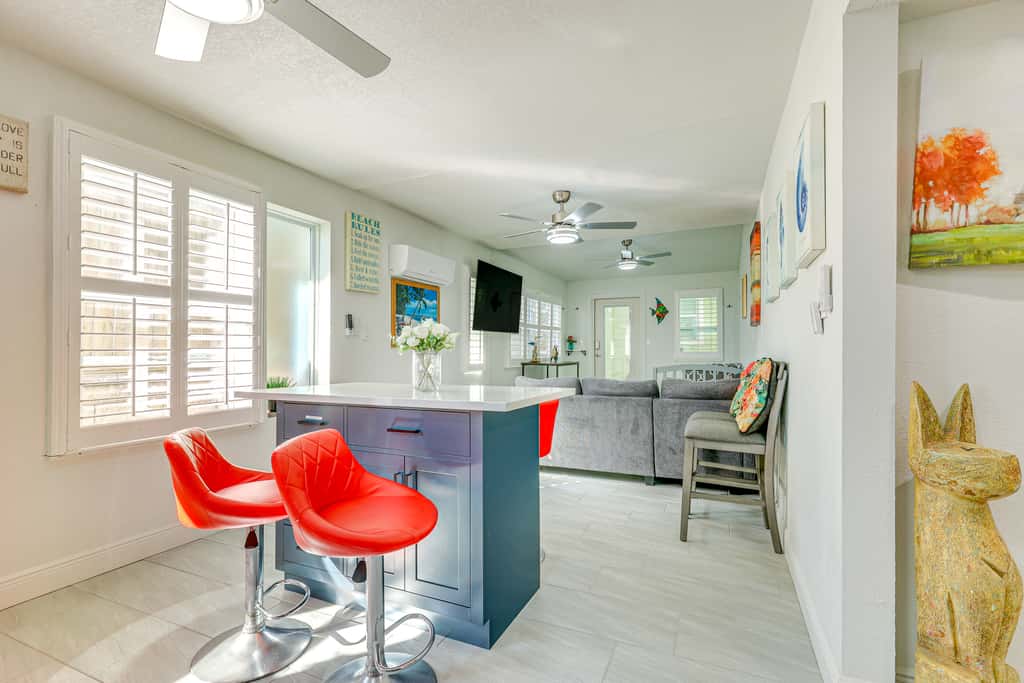 'Driftwood Beach Suite' - Walk to Clearwater Bch