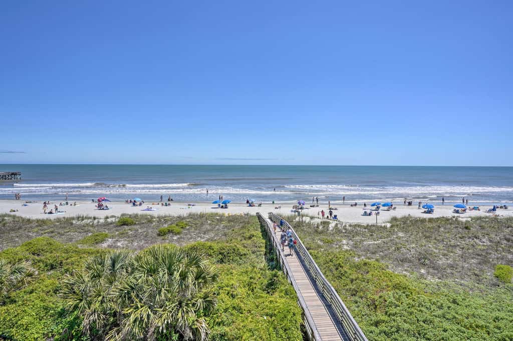 Beachfront Isle of Palms Condo w/ Balcony & Pool!