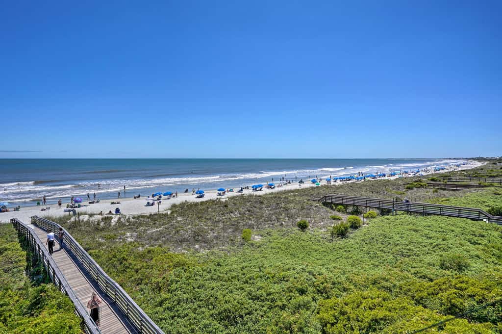 Beachfront Isle of Palms Condo w/ Balcony & Pool!