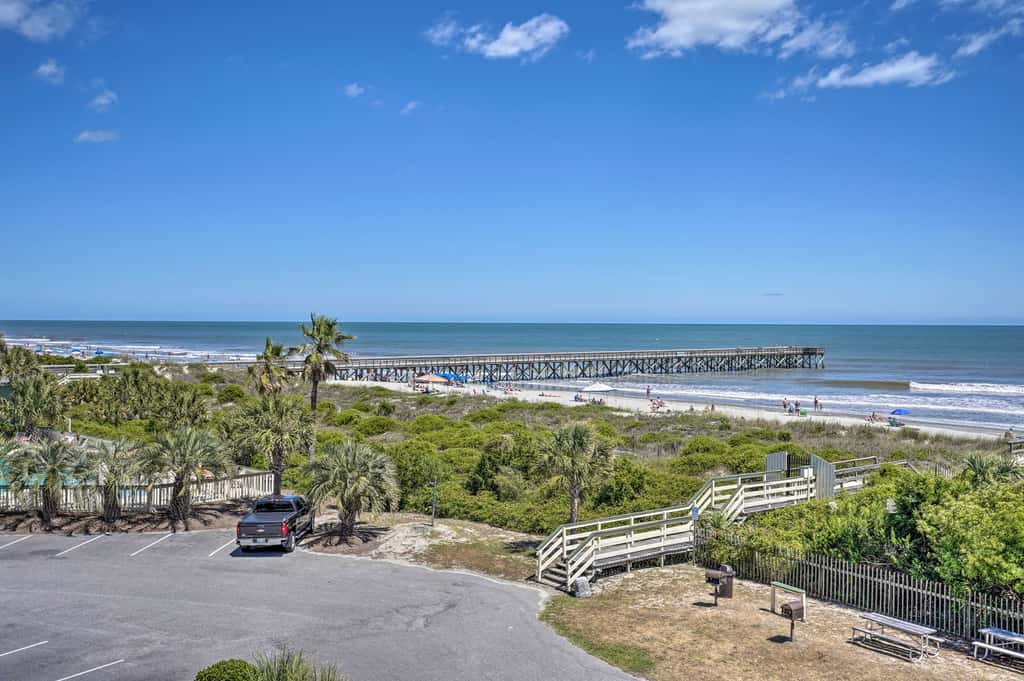 Beachfront Isle of Palms Condo w/ Balcony & Pool!