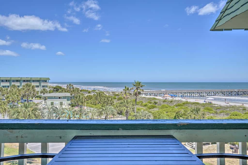 Beachfront Isle of Palms Condo w/ Balcony & Pool!