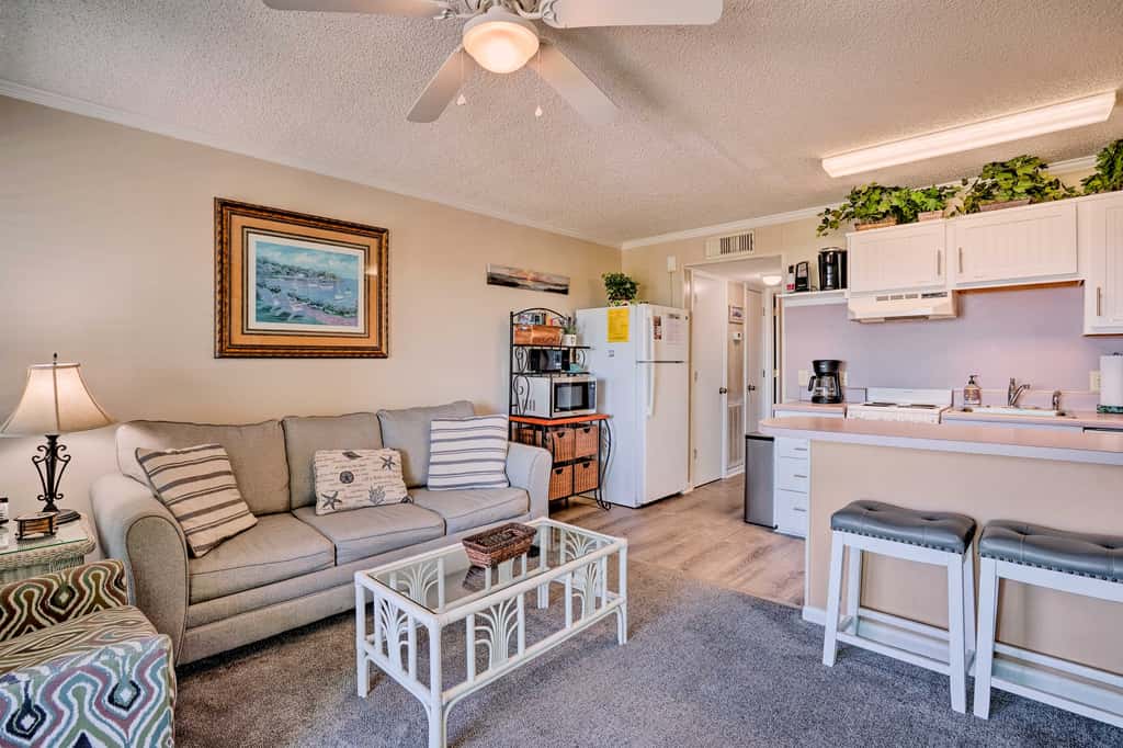 Beachfront Isle of Palms Condo w/ Balcony & Pool!