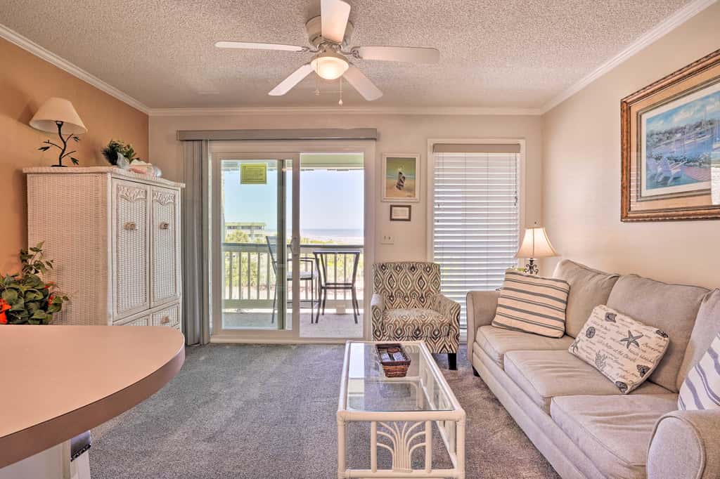 Beachfront Isle of Palms Condo w/ Balcony & Pool!