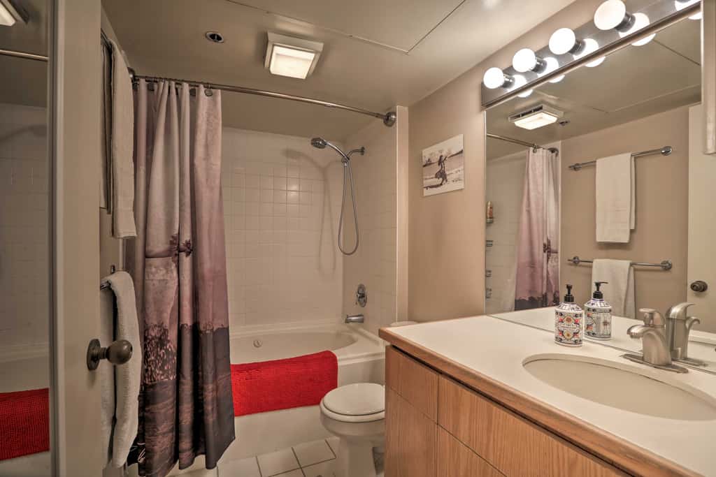 Downtown Honolulu Suite Near Ala Moana Beach!