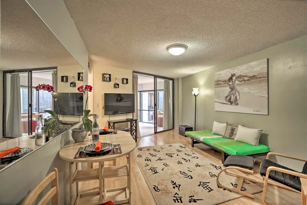 Downtown Honolulu Suite Near Ala Moana Beach!