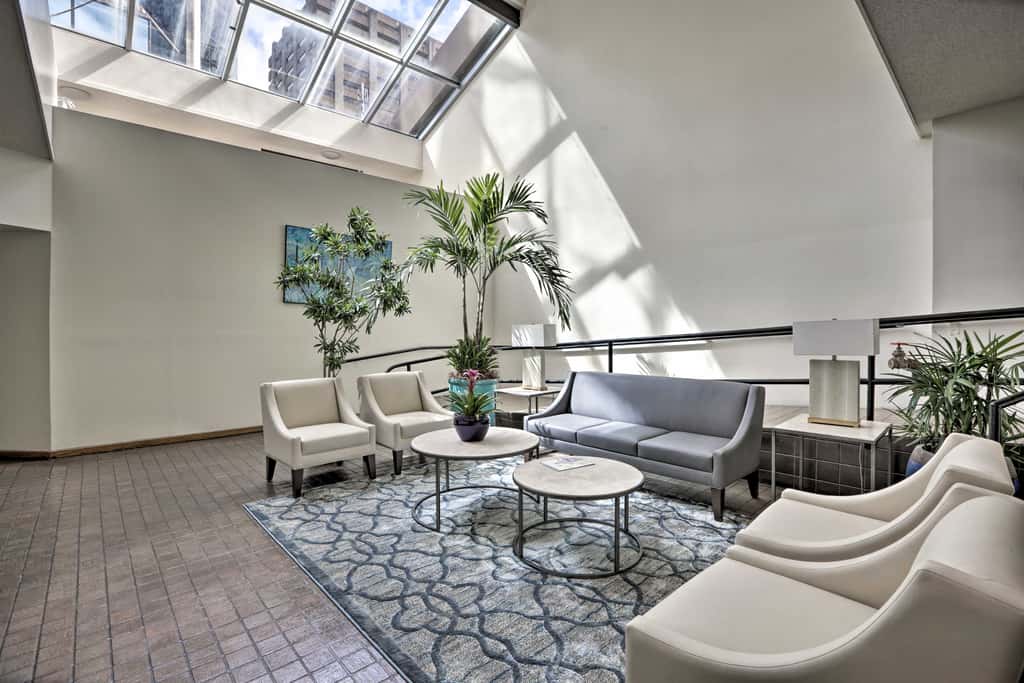 Downtown Honolulu Suite Near Ala Moana Beach!