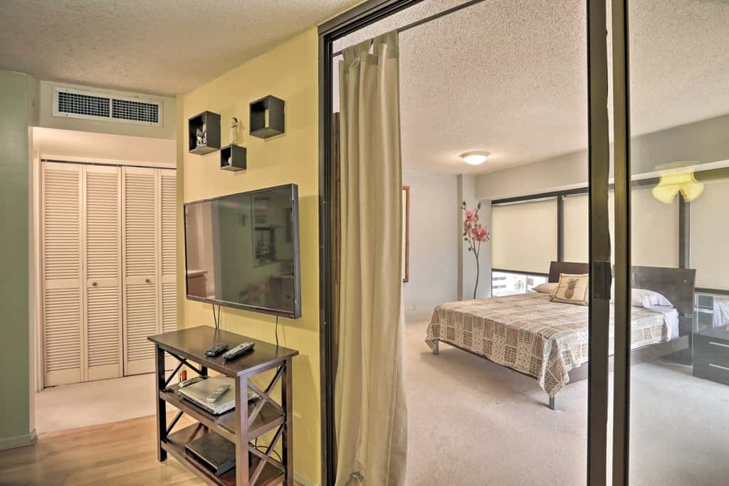 Downtown Honolulu Suite Near Ala Moana Beach!