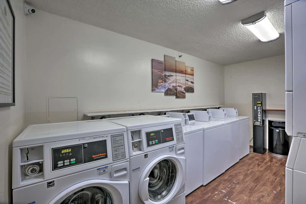 Downtown Honolulu Suite Near Ala Moana Beach!