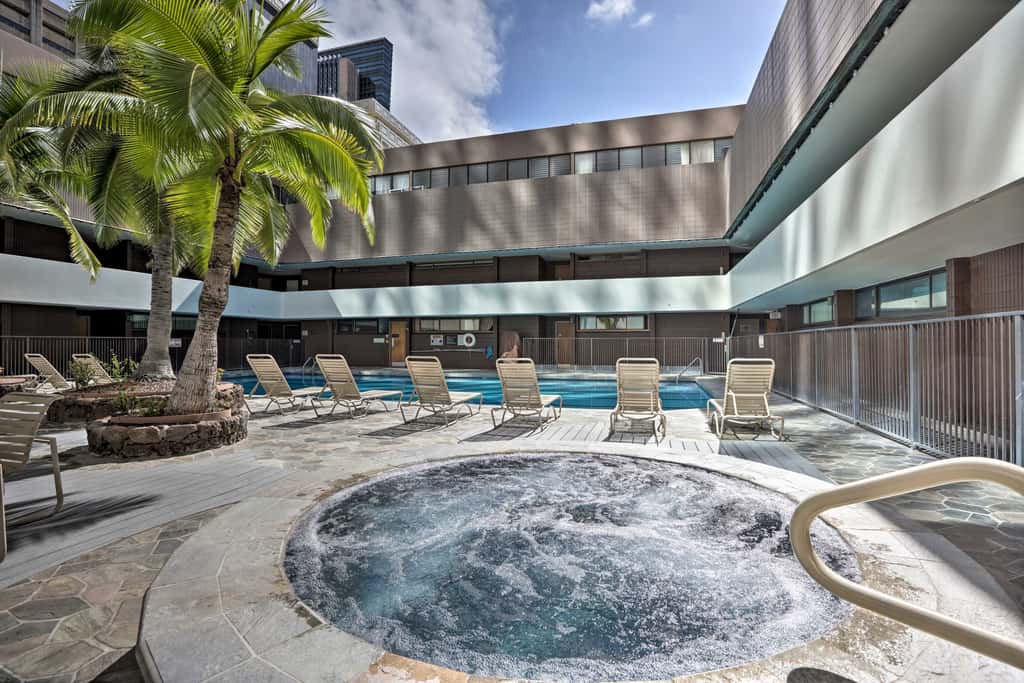Downtown Honolulu Suite Near Ala Moana Beach!