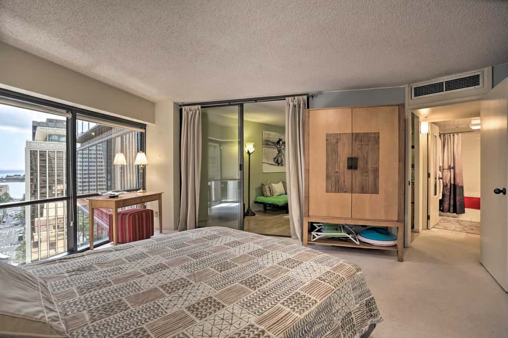 Downtown Honolulu Suite Near Ala Moana Beach!