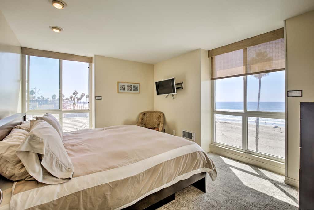 Beachfront Oceanside Condo w/ Pool & Hot Tub!