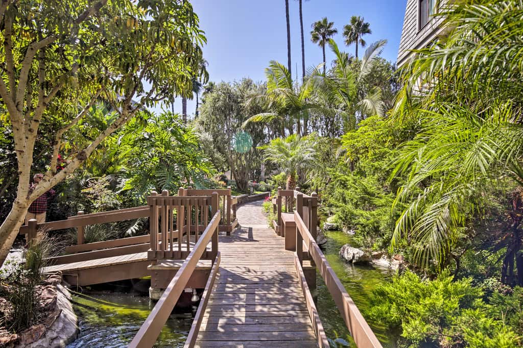 Beachfront Oceanside Condo w/ Pool & Hot Tub!
