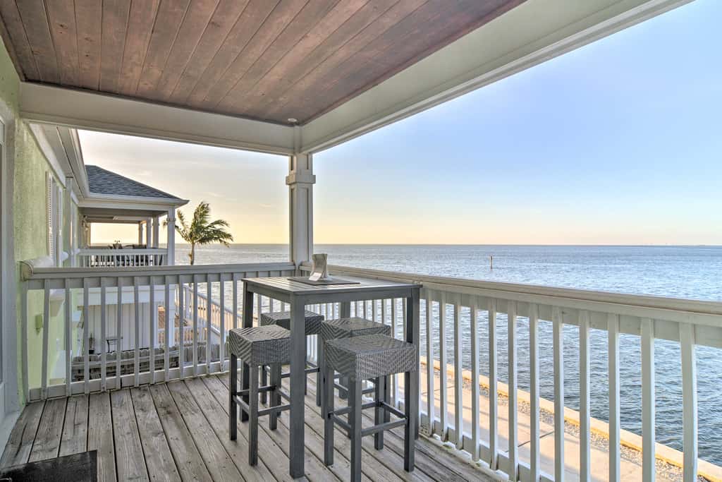 Bayfront Condo 3 Mi to Downtown St. Petersburg